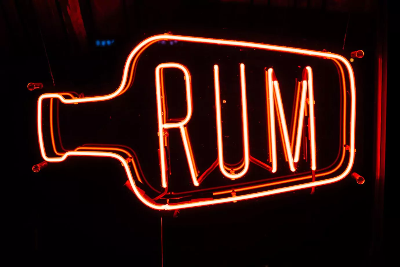 neon-sign-bar-with-text-rum